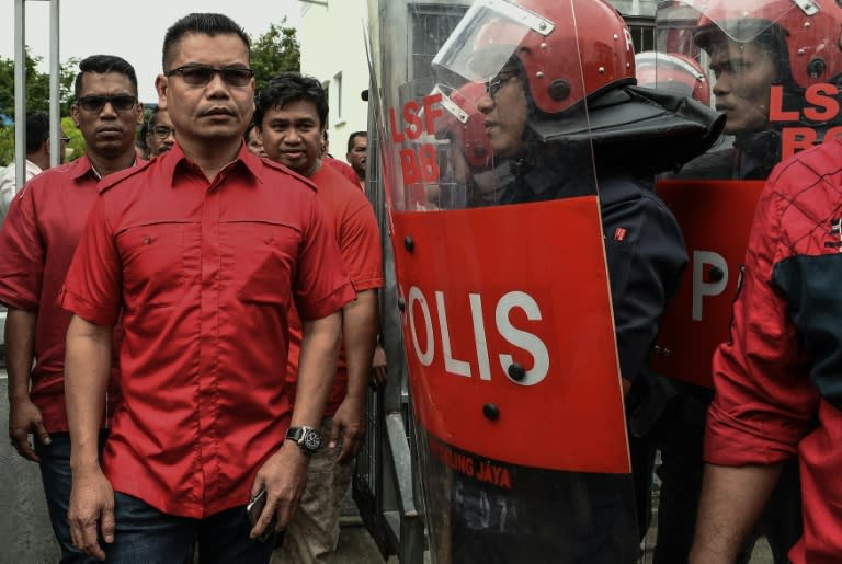 Jamal Yunos (L) has vowed that his "Red Shirts" group will confront a planned large-scale protest against corruption-tainted Prime Minister Najib Razak this month, warning ominously that "anything can happen, including violence"