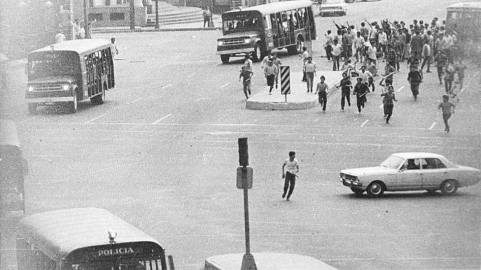 Estudiantes protestando en México el 10 de junio de 1971