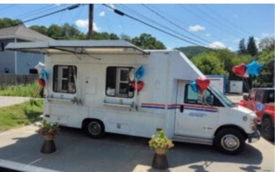 The U.S. Post Office in Johnson, Vermont, is now operating out of a van. / Credit: CBS News