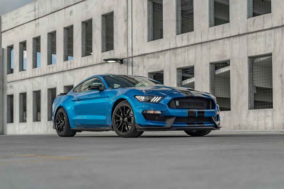 <p>Optional adjustable top hats on the Shelby GT350's front struts allow more negative wheel camber to added to the alignment.</p>