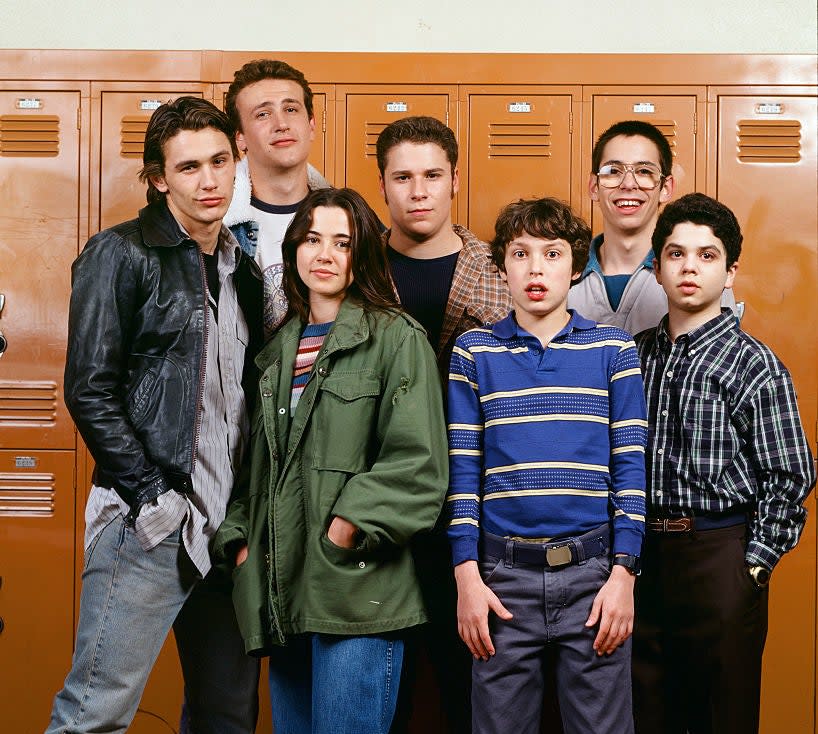 Group of six actors from "Freaks and Geeks" posing in front of school lockers