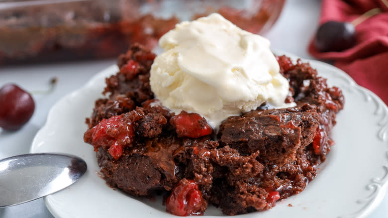 cherry dump cake with ice cream