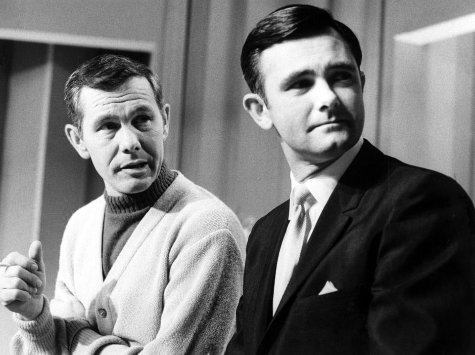THE TONIGHT SHOW STARRING JOHNNY CARSON, Johnny Carson &amp; brother/director Dick during an afternoon rehearsal of the show, 1967. 1962 - 1992. &#xa9; NBC/ Courtesy: Everett Collection
