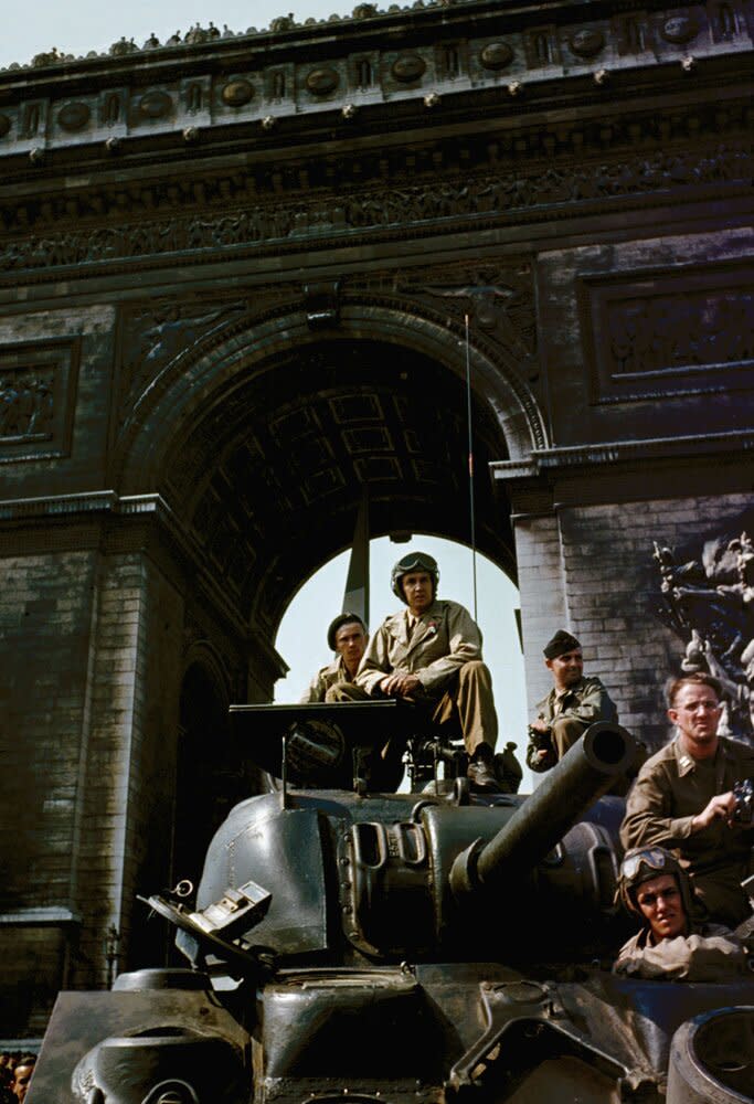 Tanks under the Arc de Triomphe in Paris during liberation celebrations, August1944.