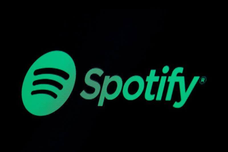 FOTO DE ARCHIVO: El logotipo de Spotify en Nueva York