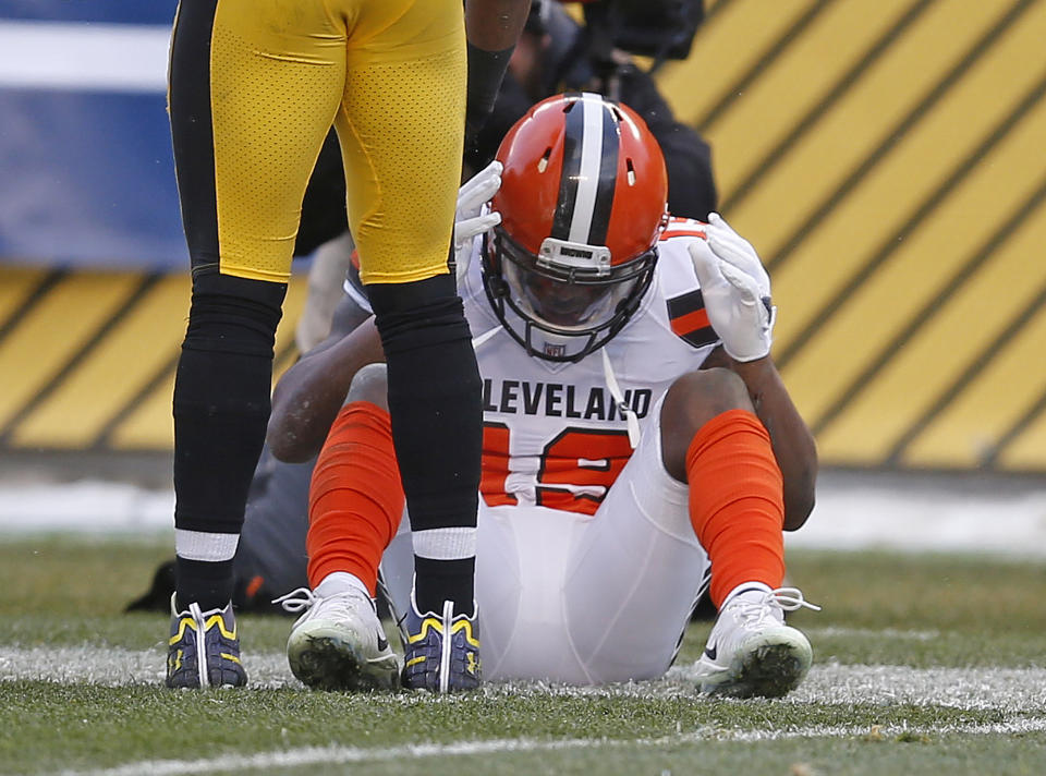 Cleveland Browns wide receiver Corey Coleman sits on the field after allowing a pass from DeShone Kizer to go through his hands for an incompletion during a loss to the Steelers in Pittsburgh. (AP Photo)