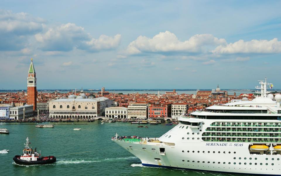 Venice tests entrance fee system to combat overcrowding