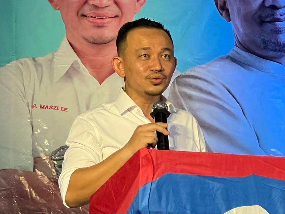 Maszlee Malik has officially joined PKR as a member. — Picture by Ben Tan