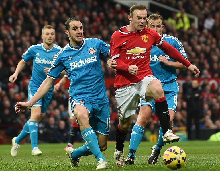 Manchester United's Wayne Rooney (C) vies with Sunderland's John O'Shea (L) and Lee Cattermole during their English Premier League football match in Manchester, England, on February 28, 2015