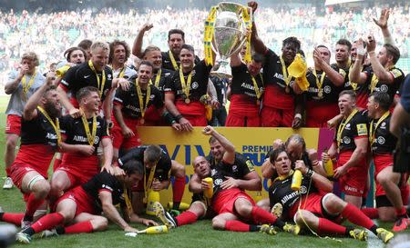 Britain Rugby Union - Saracens v Exeter Chiefs - Aviva Premiership Final - Twickenham Stadium - 28/5/16 Saracens celebrate with the trophy after winning the Aviva Premiership Final Action Images via Reuters / Matthew Childs