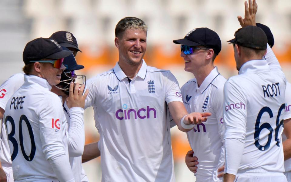 England celebrate Brydon Carse's maiden Test wicket