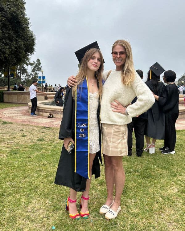 Catherine Oxenberg, una orgullosa mamá en la graduación universitaria de su segunda hija Maya