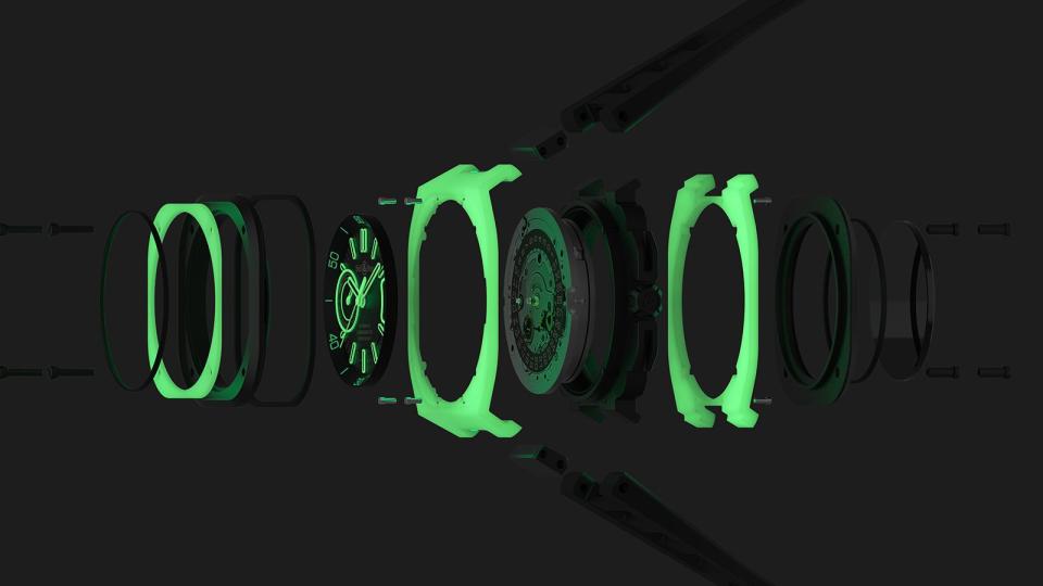 BR-X5 Green Lum利用錶殼的結構設計，做出LM3D夜光材質結合黑色DLC鈦金屬的錶殼結構，以大範圍夜光的視覺呈現，充分發揮了BR-X5的錶款特色。