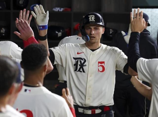 Dodgers beat Texas 11-5 in return to Globe Life Field