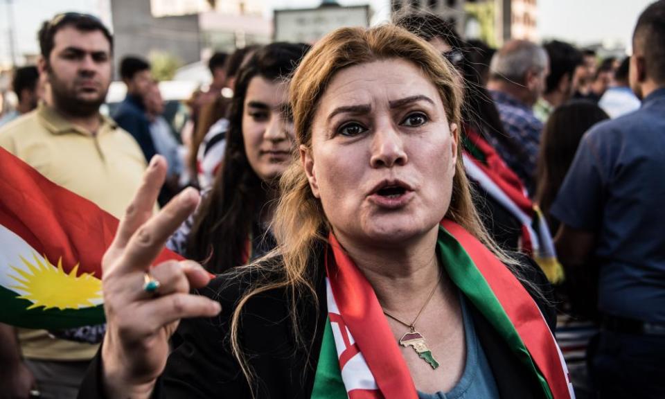 Kurds displaced from Kirkuk by the ongoing conflict between Iraq the Kurdistan region protest outside the US Embassy in Erbil. 