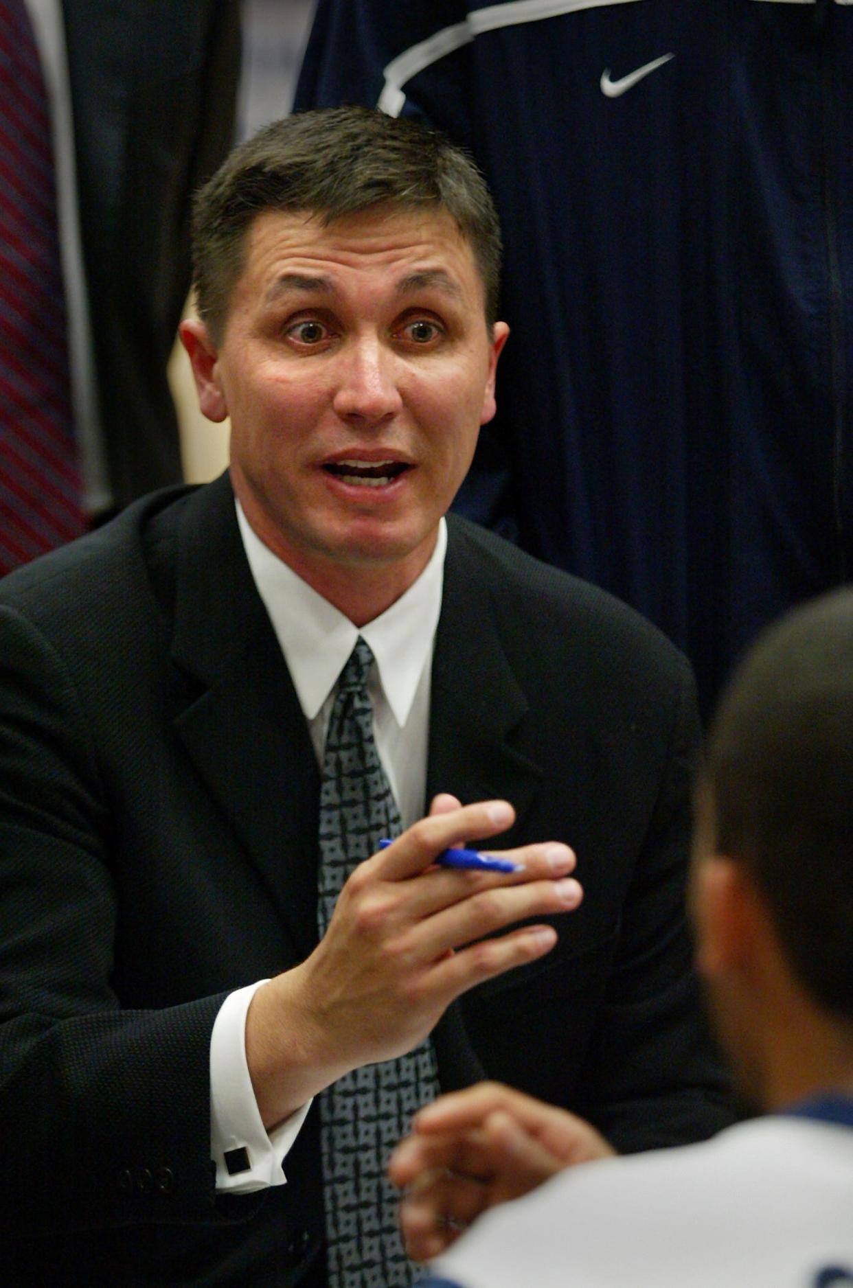 Florida Atlantic University's Basketball coach Rex Walters (cq) speaks with players during a timeout in Wednesday's game against South Alabama Jaguars in the FAU Arena on Feb. 21, 2007.