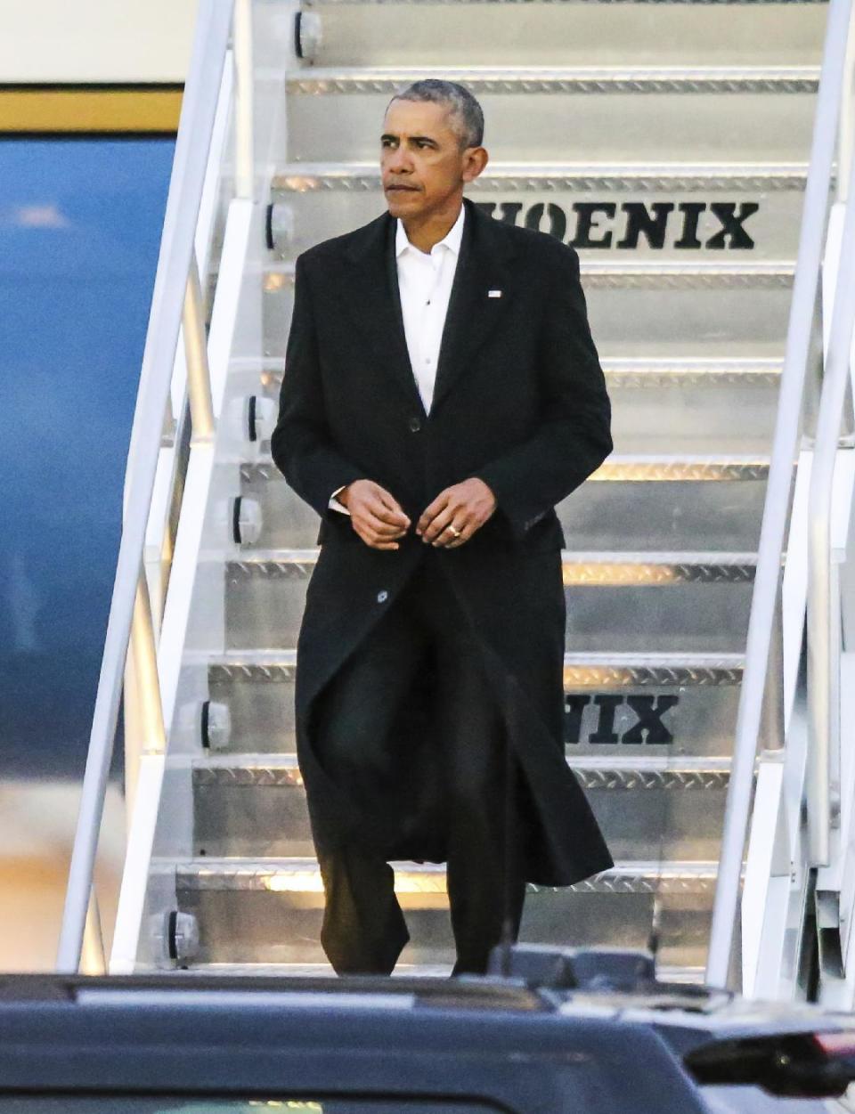 President Barack Obama arrives at Jacksonville International Airport on Saturday, Jan. 7, 2017, in Jacksonville, Fla. Obama is going to a staff member's wedding. (AP Photo/Gary McCullough)