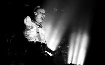 Laut, schrill, kompromisslos: So wurden The Prodigy in den 90-ern zu internationalen Superstars. Kein anderes Bandmitglied verkörperte das Prodigy-Feeling nach außen hin so sehr wie Keith Flint. In den Nachrufen war oft von einer Ikone, von einem Rockstar der Moderne die Rede. Keith Flint starb am 14. März 2019 mit 49 Jahren in Essex - er hatte sich erhängt. Bei der öffentlichen Trauerfeier gab es eine zwei Kilometer lange Fan-Pozession. (Bild: Simone Joyner/Getty Images)