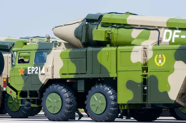 Respecto de las características del Zmeevik, se asemeja a los cohetes chinos de clase DF-21D y DF-26