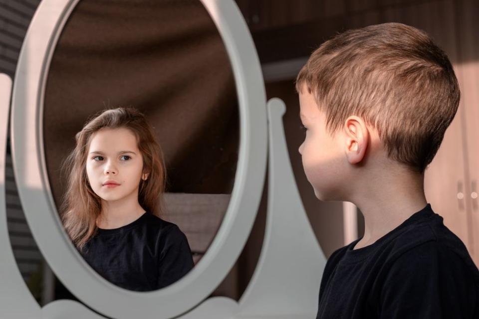 kids in a mirror