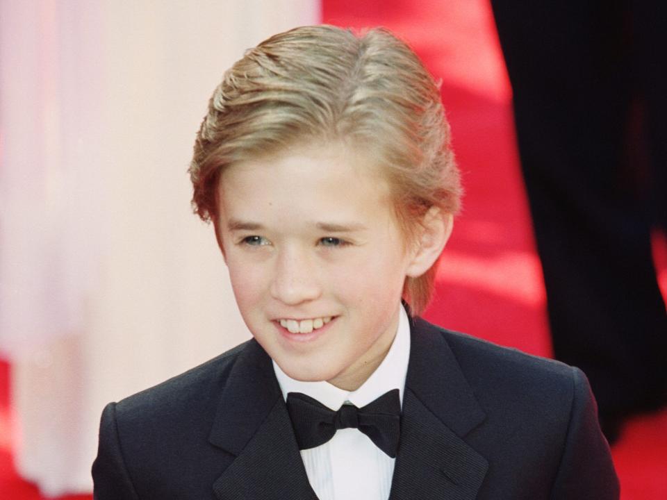 Haley Joel Osment arriving at the 2000 Academy Awards.