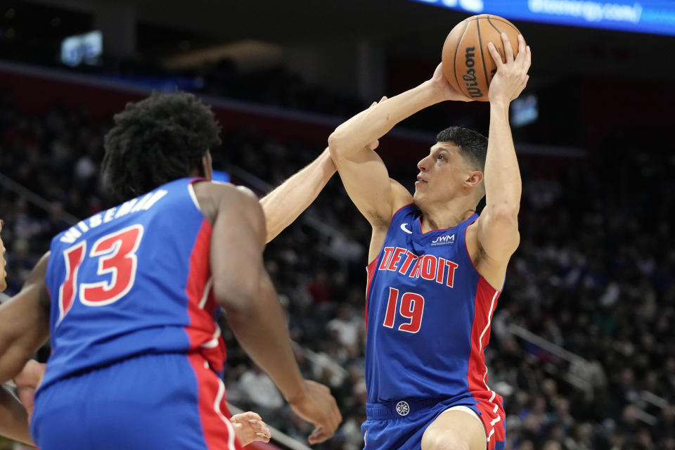 Detroit Pistons forward Simone Fontecchio (19) attempts a basket during the first half of an NBA basketball game against the Dallas Mavericks, Saturday, March 9, 2024, in Detroit. (AP Photo/Carlos Osorio)