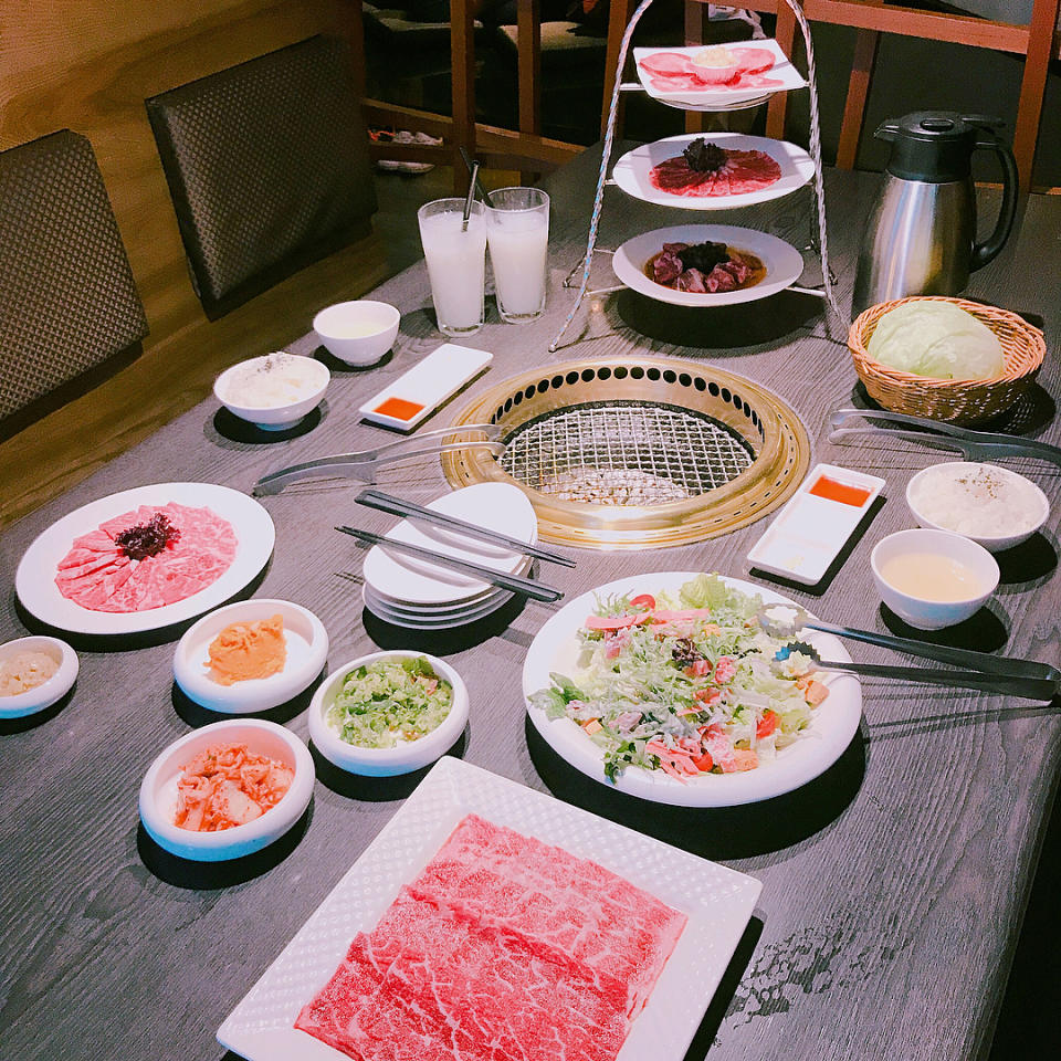 「屋馬燒肉」的套餐組合，美味又豐盛。（圖片來源／Instagram－yixuannnn_1116）