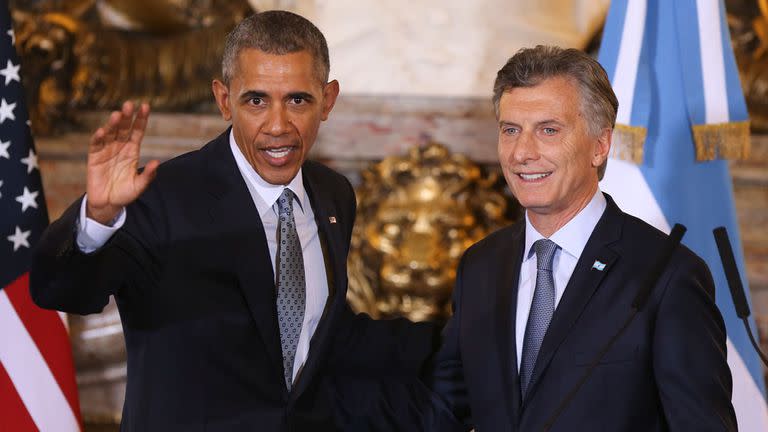 Mauricio Macri reveló que está leyendo la biografía de Barack Obama y se conoció la especial dedicatoria del libro