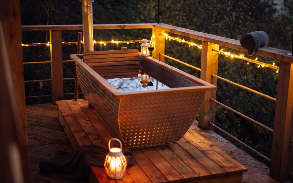 Outdoor bathtub at Pennard Hill Farm
