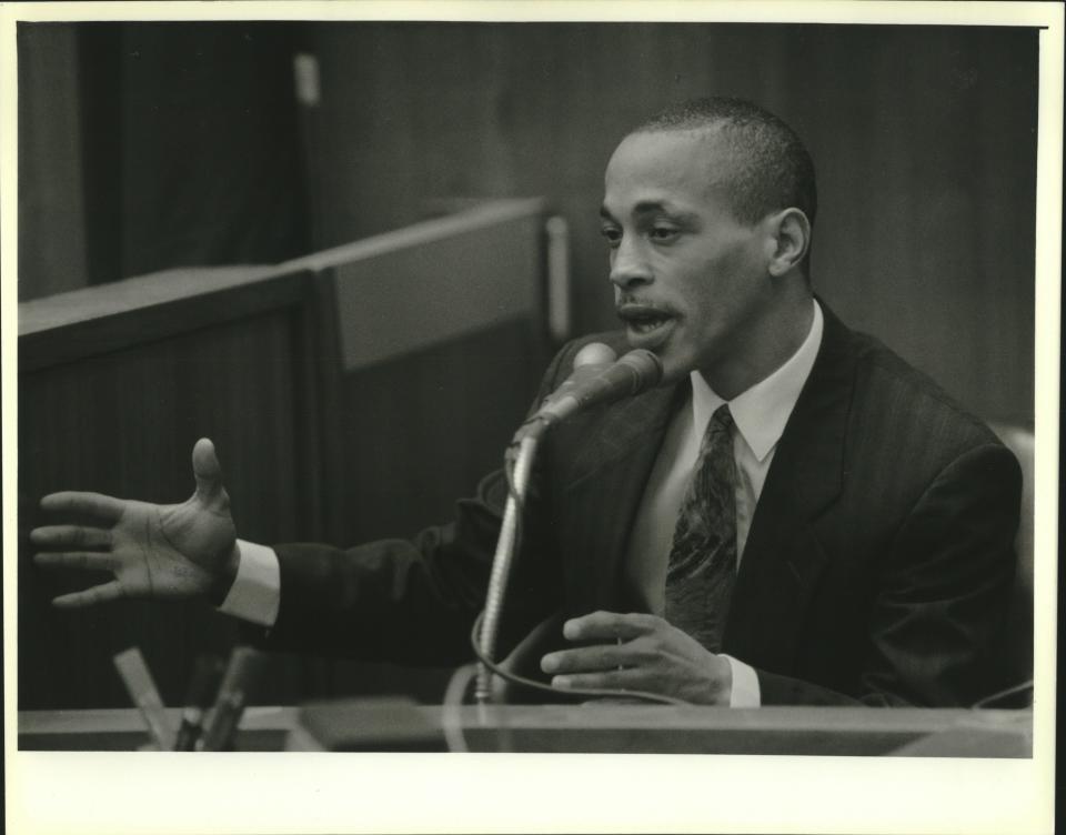 Tracy Edwards, who escaped from Dahmer's apartment, testifying during the Jeffrey L. Dahmer trial.