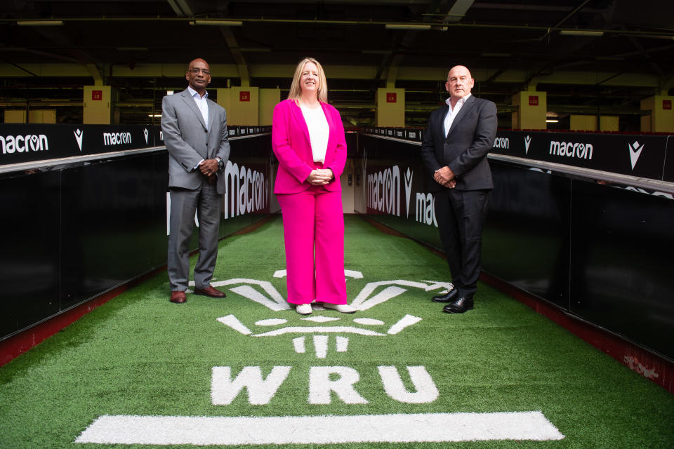 Tierney pictured with WRU group chair Richard Collier-Keywood and outgoing CEO Nigel Walker (WRU)