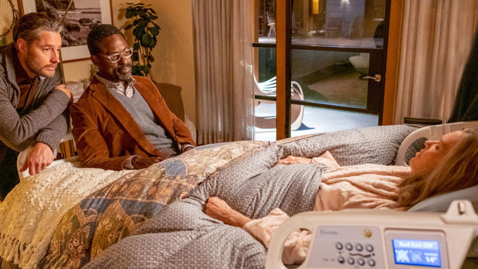 Kevin (Justin Hartley) and Randall (Sterling K. Brown) by their mother’s bedside, as they wait for Kate (Chrissy Metz) to arrive from a plane from London; meanwhile, Rebecca holds on for her daughter to arrive in “The Train,” directed by Ken Olin. - Credit: Ron Batzdorff/NBC