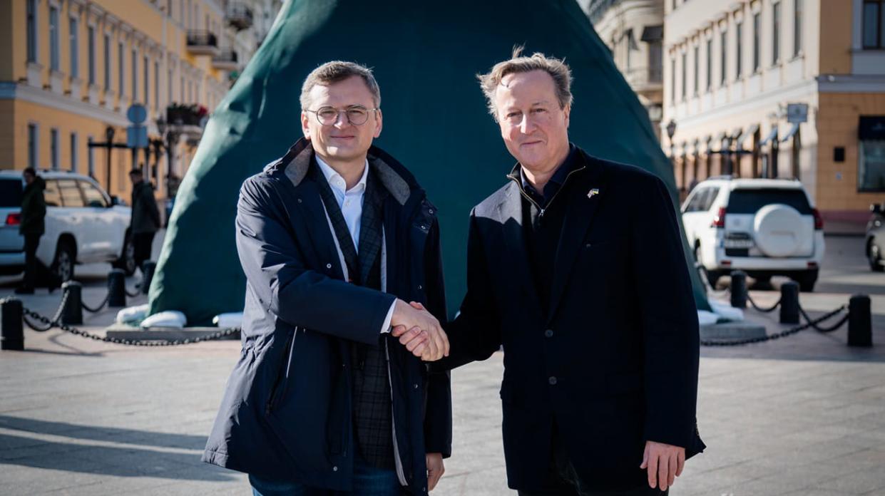 Dmytro Kuleba and David Cameron. Stock photo: Getty Images