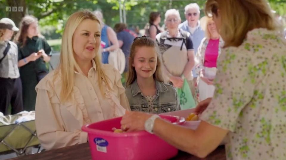 Woman impresses Antiques Roadshow with her My Little Pony collection