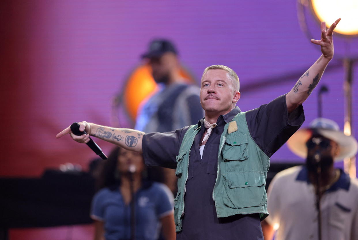 Rapper Macklemore bei einem Konzert in Düsseldorf im September 2023 (Bild: REUTERS/Thilo Schmuelgen)