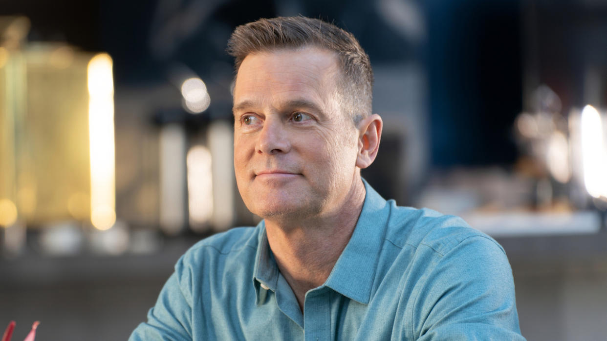  Peter Krause as Bobby Nash in 9-1-1 Season 7x01. 