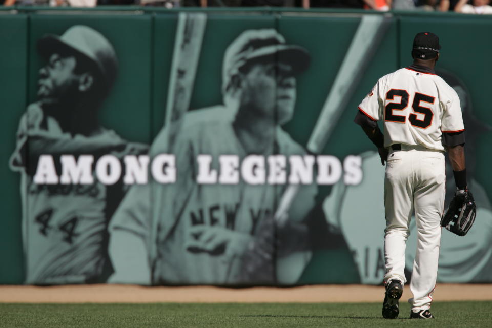 SAN FRANCISCO - SEPTEMBER 26:  Barry Bonds of the San Francisco Giants during the game against the Los Angeles Dodgers at SBC Park on September 26, 2004 in San Francisco, California. The Dodgers defeated the Giants 7-4. (Photo by Brad Mangin/MLB Photos via Getty Images)