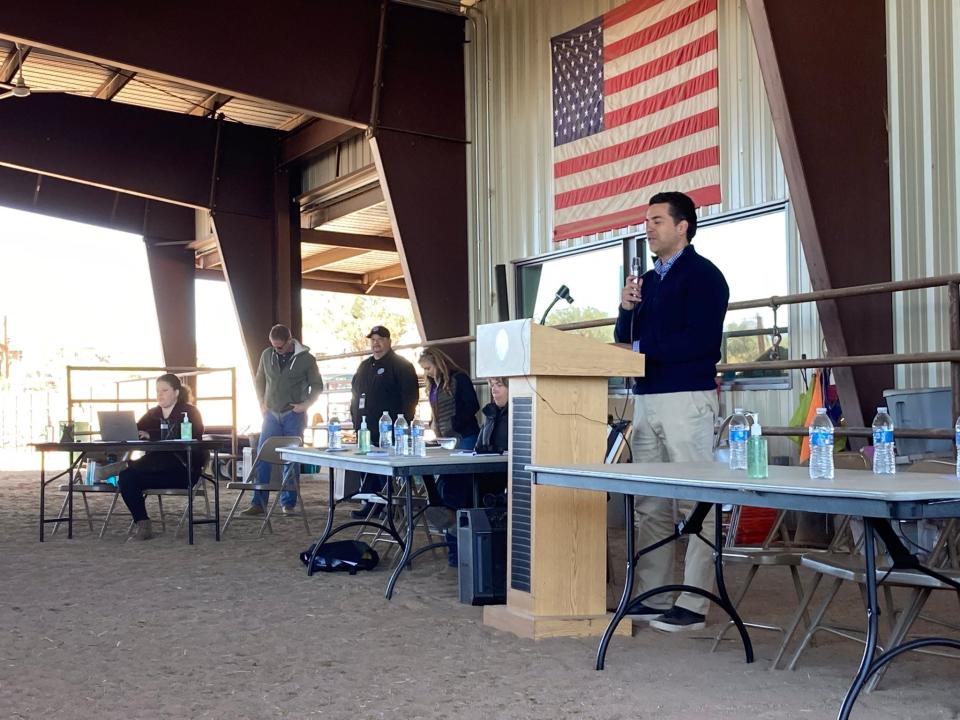 Maricopa County Supervisor Thomas Galvin talks to Rio Verde Foothills residents concerned about their water supply on Feb. 4, 2022.