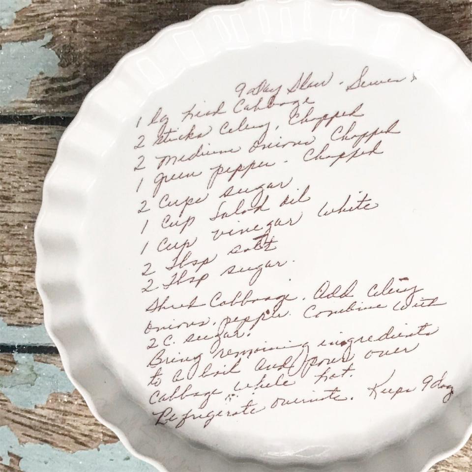 Find this handwritten recipe pie pan for $75 on <a href="https://fave.co/2XKovXH" target="_blank" rel="noopener noreferrer">Etsy</a>.