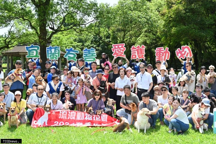 宜蘭綠色博覽會舉辦「寵物日」活動，縣長林姿妙邀請飼主帶寵物一起來春遊綠博親近大自然。（宜縣府提供）