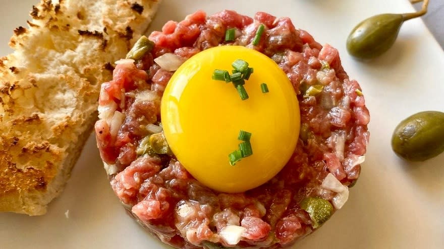 steak tartar: hoy famoso plato clásico de la cocina francesa