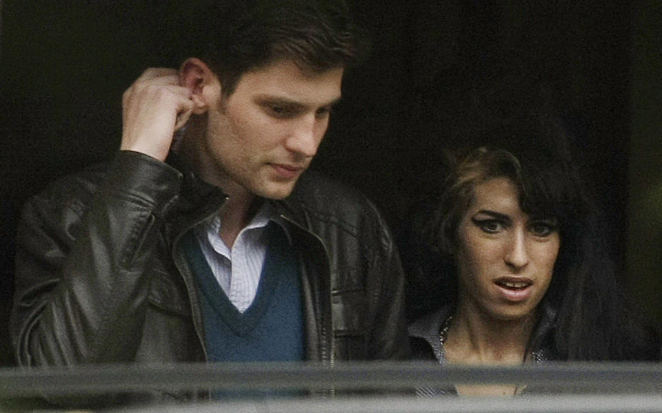 British singer Amy Winehouse (R) leaves London's Snaresbrook crown court on June 2, 2008. Amy Winehouse's husbank Blake Fielder-Civil faces charges of assault and conspiracy to pervert the course of justice. AFP PHOTO/Shaun Curry (Photo credit should read SHAUN CURRY/AFP via Getty Images)