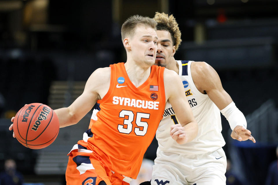 Syracuse's Buddy Boeheim drives with the ball against West Virginia's Emmitt Matthews Jr. in a second-round game of the 2021 NCAA men's tournament at Bankers Life Fieldhouse on March 21, 2021 in Indianapolis, Indiana. (Photo by Sarah Stier/Getty Images)