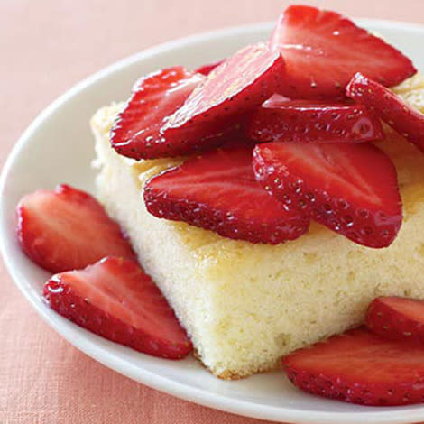 Cream Cake with Strawberries