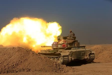 Members of the Iraqi Army fire towards Islamic State militant positions at the south of Mosul, Iraq. REUTERS/Alaa Al-Marjani