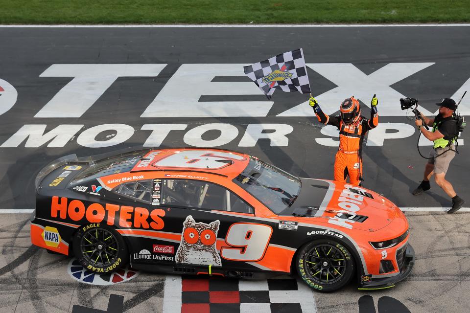 Chase Elliott drove the No. 9 Hooters car to Victory Lane on Sunday, ending a 42-race winless skid for Elliott and a 32-year drought for Hooters. Thanks to Scottie Scheffler, more race fans were free to catch the end.