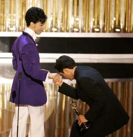 Jorge Drexler greets Prince after winning best original song for "Al Otro Lado Del Rio" at the 77th annual Academy Awards in Hollywood, February 27, 2005. REUTERS/Gary Hershorn