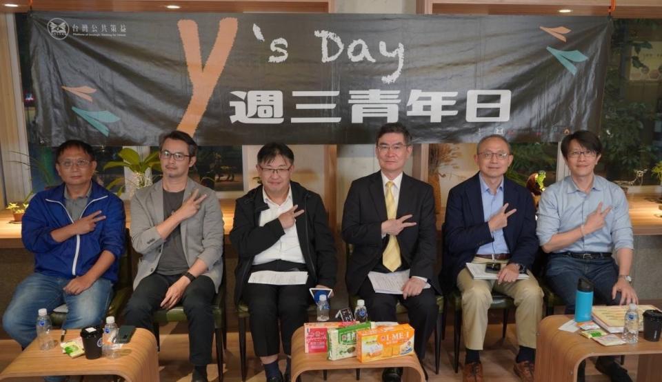 Y’s Day「週三青年日」1日以「我們與惡的距離：精神狀態與刑事處罰的辯證」為題，探討當今司法改革重要議題。圖左起：吳景欽、黃致豪、胡博硯、梁宏哲、黃嵩立、董思齊。（台灣智庫提供）