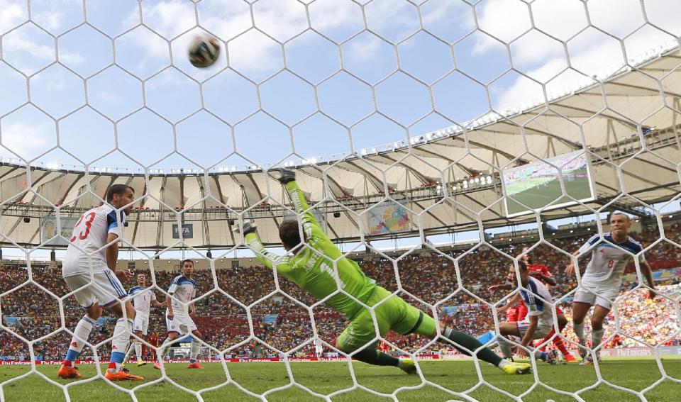 Belgium&#39;s Divock Origi scores the opening goal past Russia&#39;s goalkeeper Igor Akinfeev during the group H World Cup soccer match between Belgium and Russia at the Maracana Stadium in Rio de Janeiro, Brazil, Sunday, June 22, 2014. (AP Photo/Ivan Sekretarev)