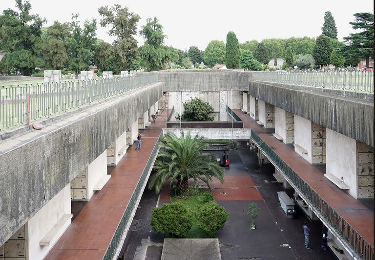 Sexto Panteón: si bien muchos pensaron que Clorindo Testa había sido su creador, lo cierto es que la realizadora fue la arquitecta Itala Fulvia Villa. Foto: Léa Namer